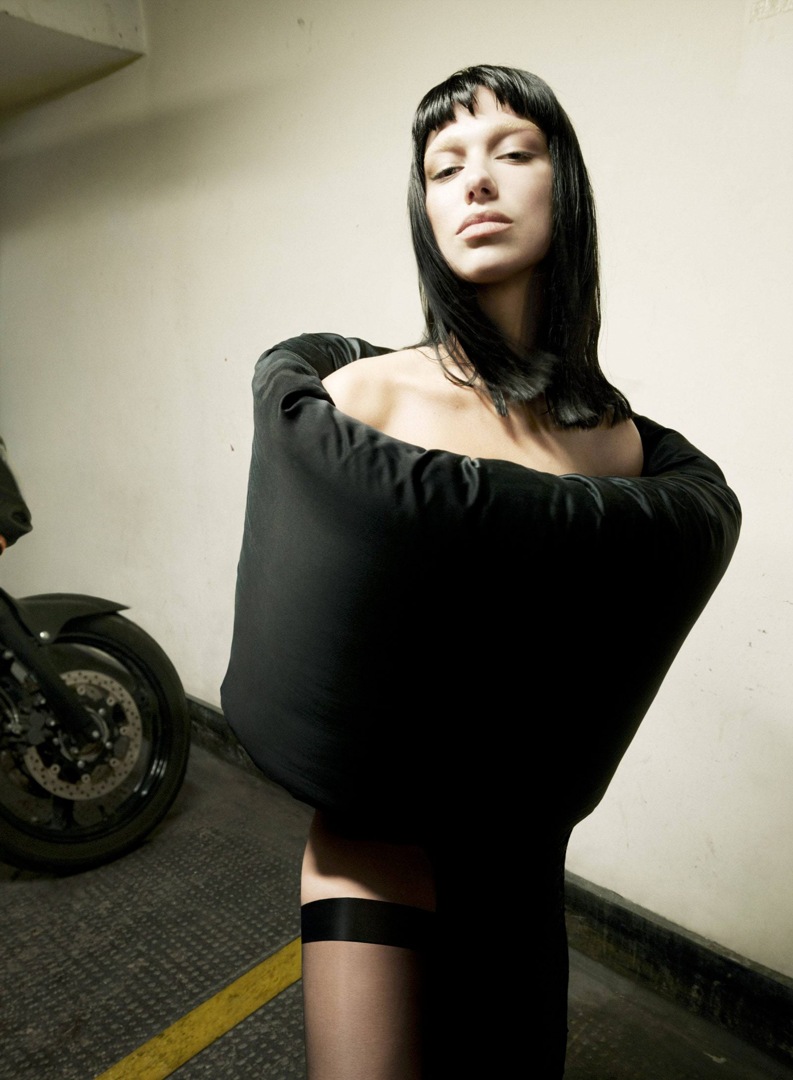 Дуа Липа впервые сфотографировалась топлесс для модного журнала